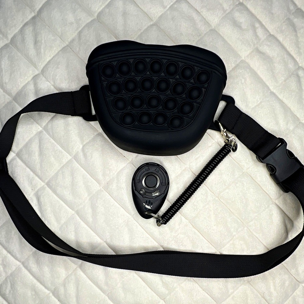 Dog Treat Pouch with Training Clicker 2.0-Upgrade Stronger Magnetic Closure.